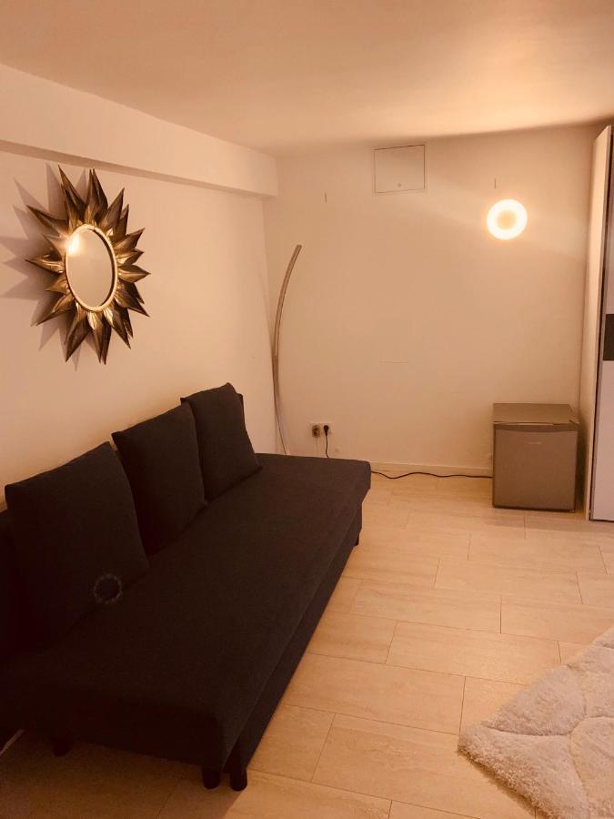 Souterrain Zimmer Mit Separatem Eingang Und Bad Düsseldorf Exterior foto