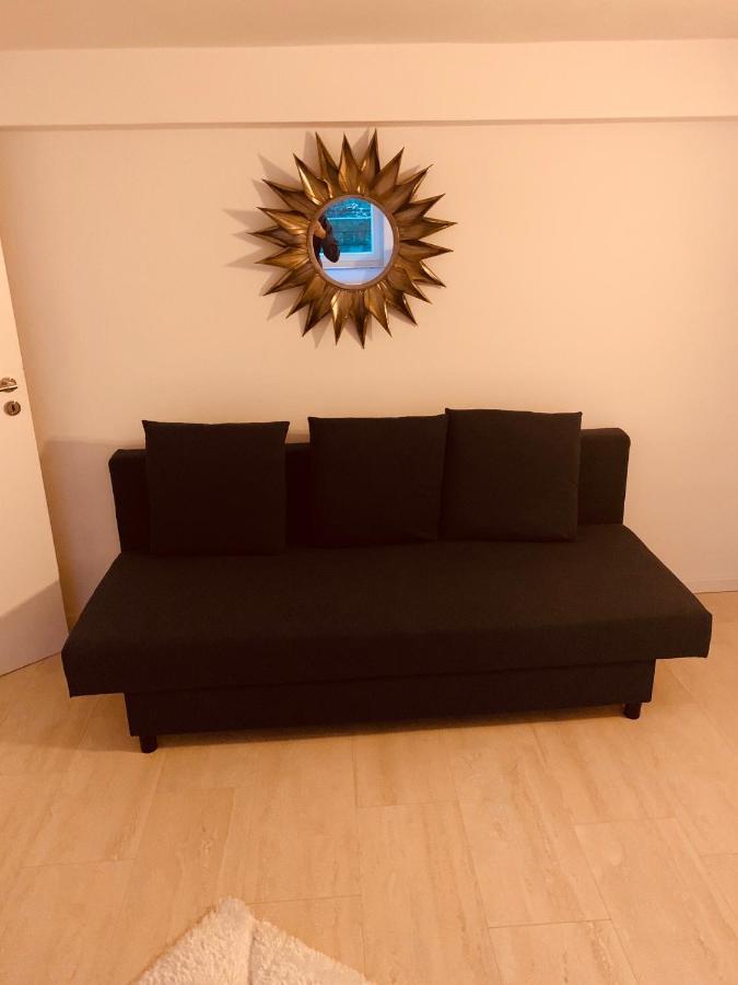 Souterrain Zimmer Mit Separatem Eingang Und Bad Düsseldorf Exterior foto