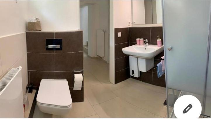 Souterrain Zimmer Mit Separatem Eingang Und Bad Düsseldorf Exterior foto